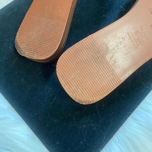 Zara Women's Sandals with Gold Chain Accent - Picture 6 of 6